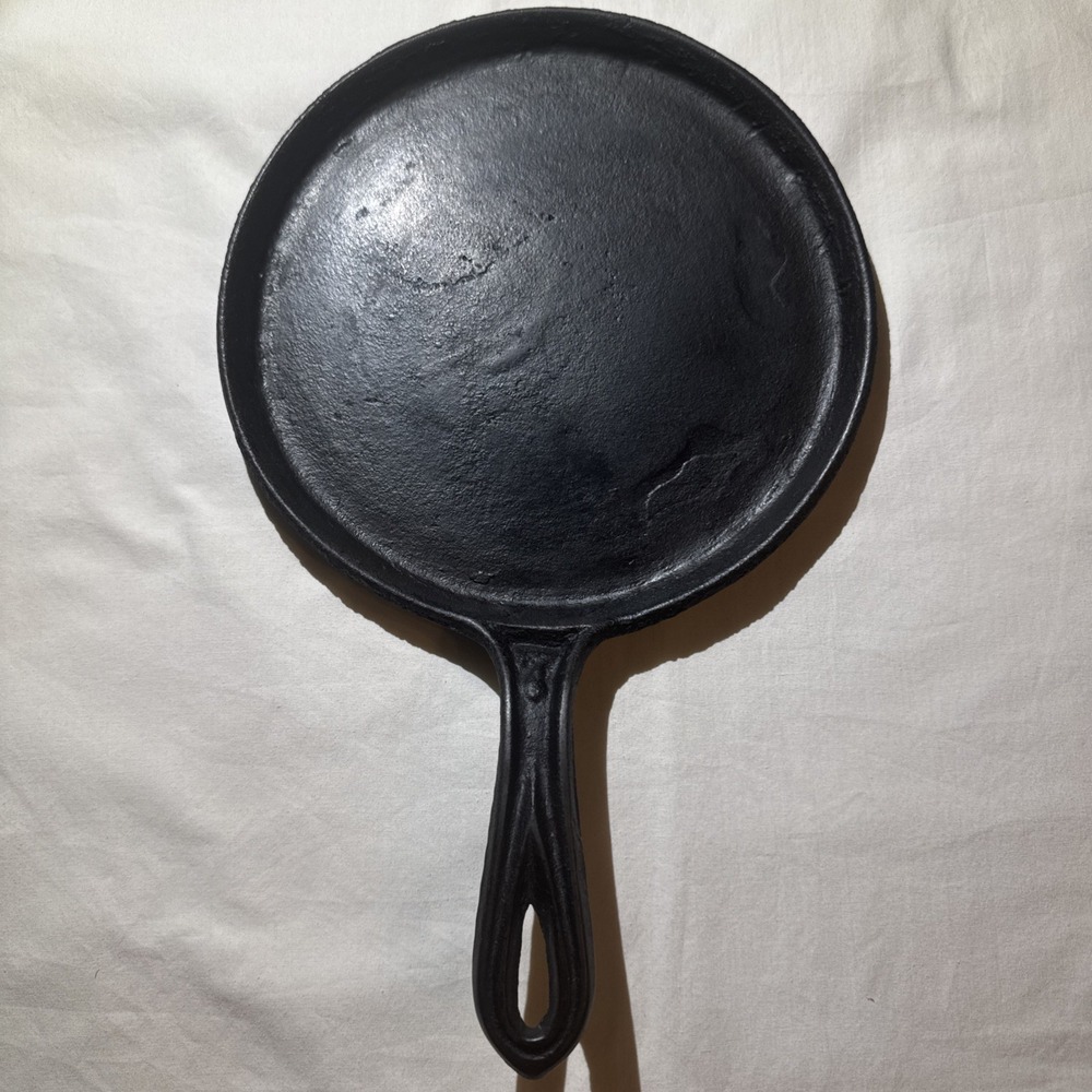 Civil War Era 1800's Cast Iron No. 7 Round Griddle with Gate Mark Fancy Handle
